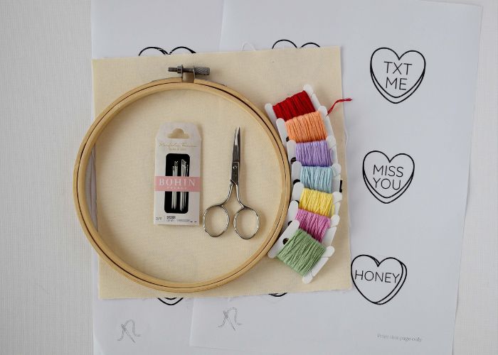 Outils et matériaux pour le projet de bricolage Candy Heart