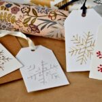 DIY étiquettes de cadeaux de Noël avec broderie de flocons de neige : guide étape par étape + modèles PDF gratuits.