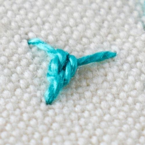 Point de nœud danois - nœud simple fait avec du coton perlé - image